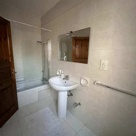 F61 With Private Bathroom Near The In A Shared * 슬리에마