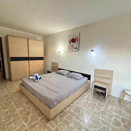 Privat bolig F61 With Private Bathroom Near The In A Shared