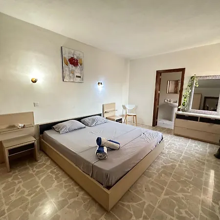 F61 With Private Bathroom Near The In A Shared Privat bolig *