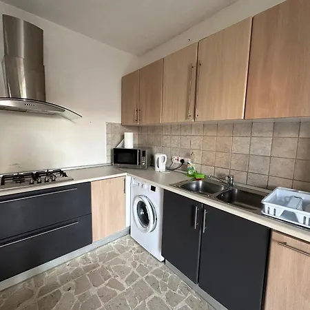 F61 With Private Bathroom Near The In A Shared Privat bolig Sliema